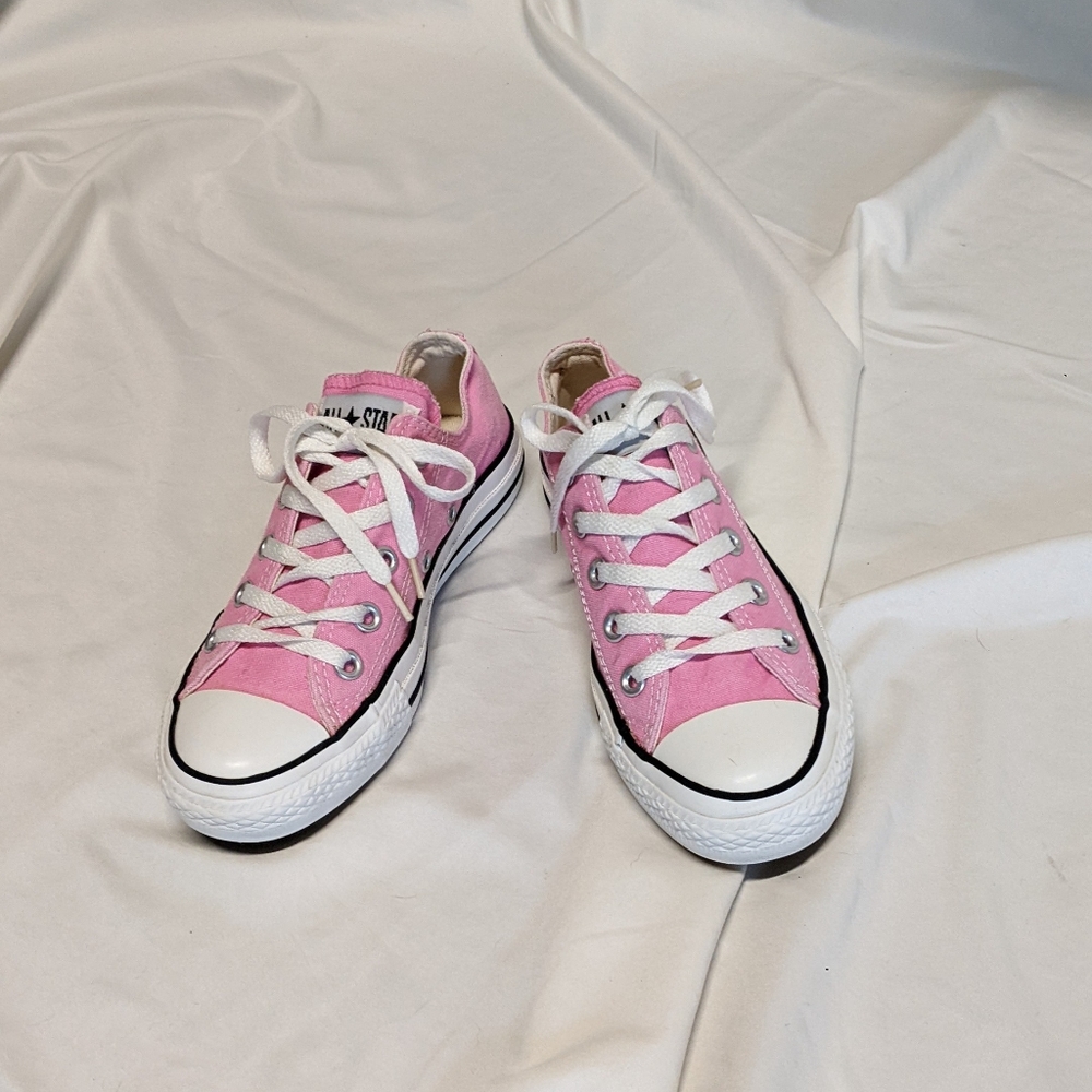 Converse - Picture 2 of 8